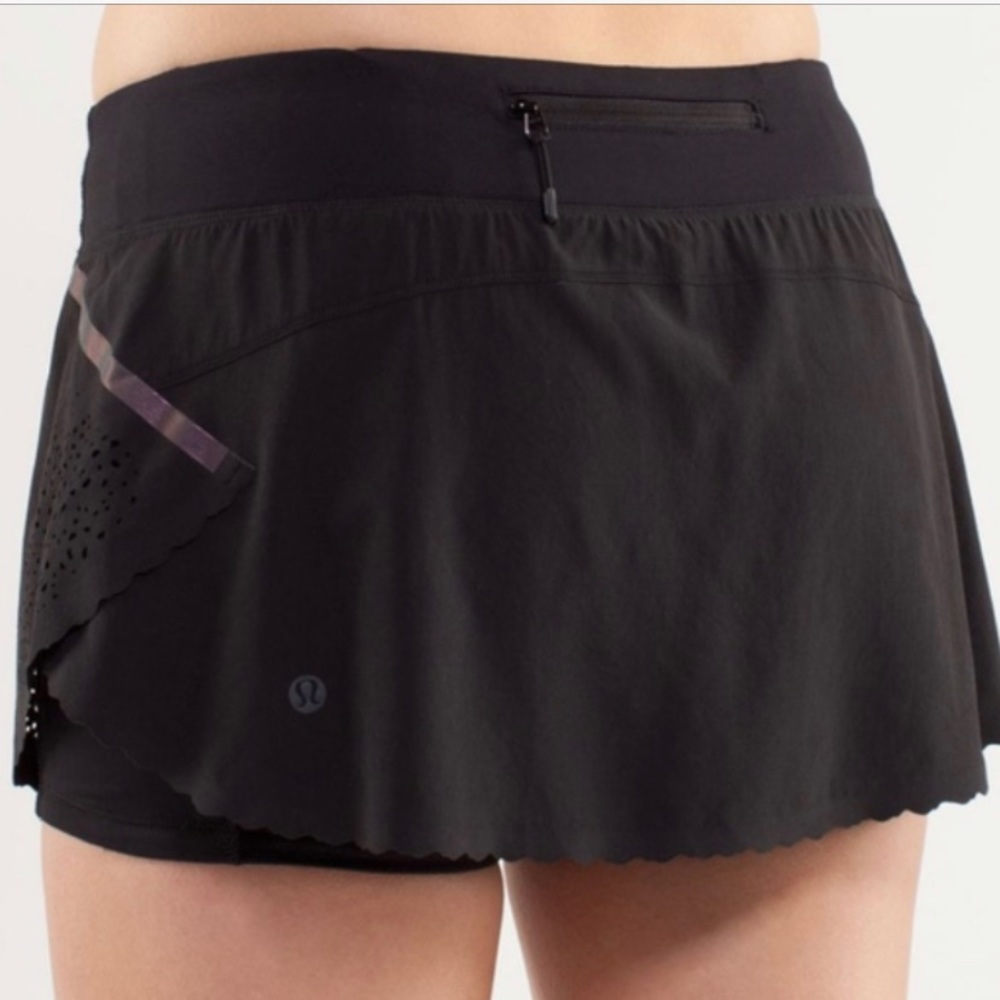 Lululemon Run A Marathon laser cut skirt (w/liner)